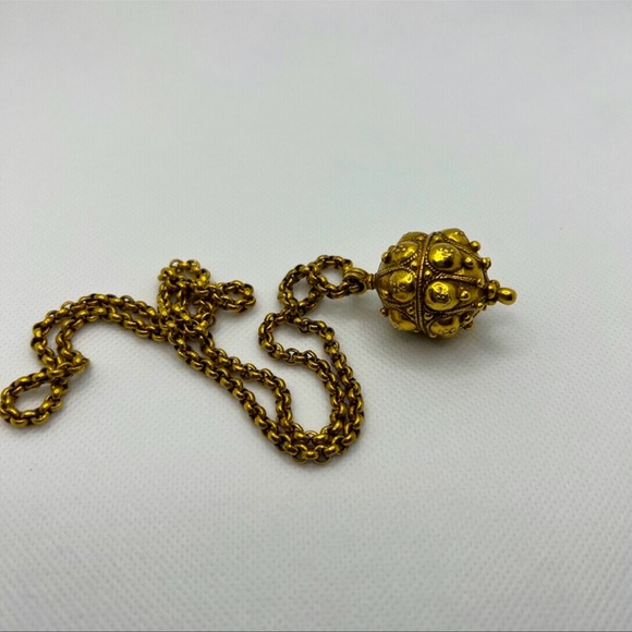 Metropolitan Museum of Art 22K Plated Necklace - Picture 6 of 6